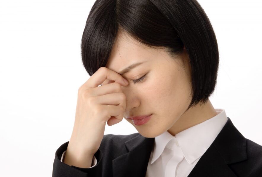 眼精疲労によって起こる頭痛とは？原因・症状・対処法などを詳しく解説