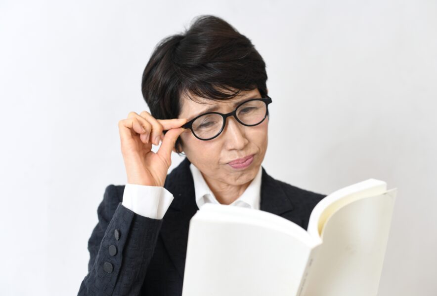 緑内障は何歳から発症する？リスクが高まる年齢と早期発見の重要性を解説